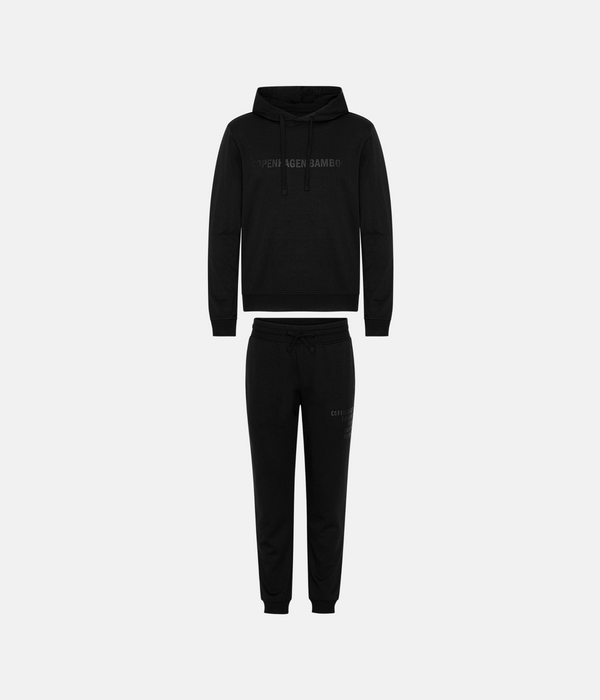 Svart joggingset med bambuhuva och logotyp