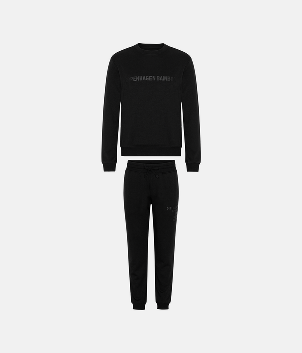 Svart joggingdräkt i bambu med logotyp