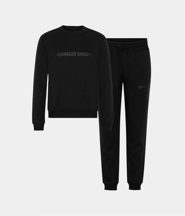 Svart joggingdräkt i bambu med logotyp