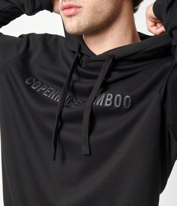 Svart joggingset med bambuhuva och logotyp