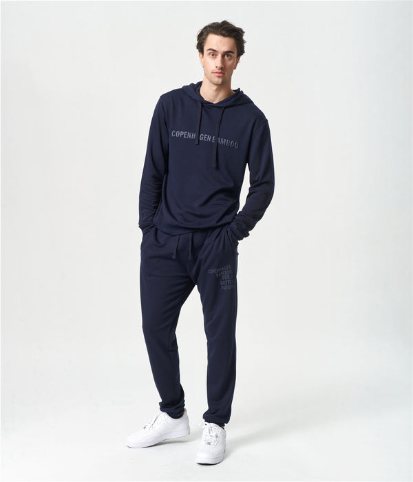 Marinblått joggingset med bambuhuva och logotyp
