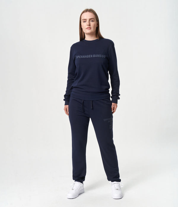 Marinblått joggingset i bambu med logotyp