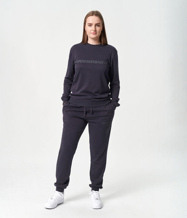 Mörkgrå bambu joggingdräkt med logotyp