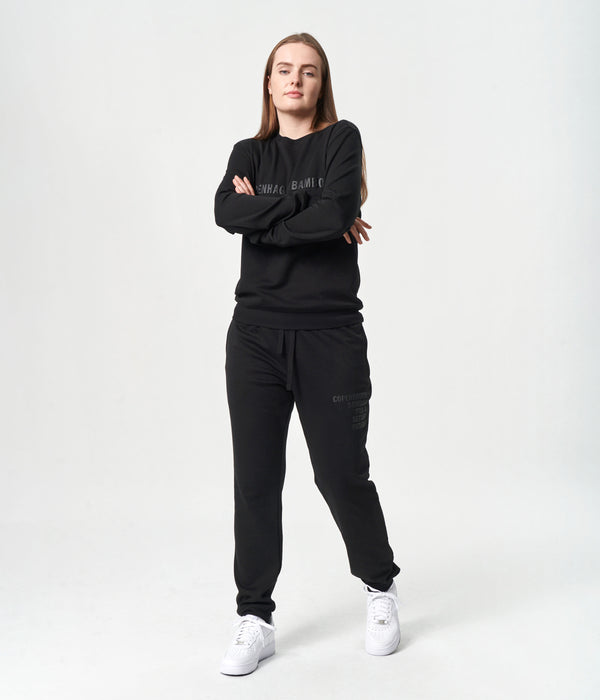 Svart joggingdräkt i bambu med logotyp
