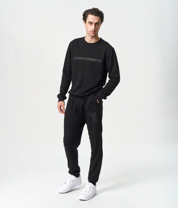 Svart joggingdräkt i bambu med logotyp